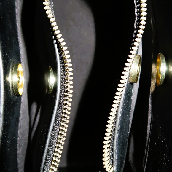 Vasasan Gaohn Black Hand Bag Purse Bag Gold Tone Hardware Zip and Buckle Closure - Picture 5 of 9